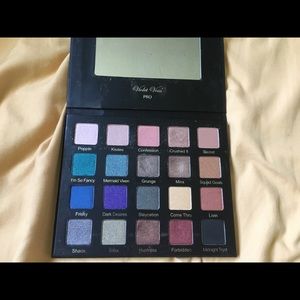 Violet Voss Drenched Metals Palette